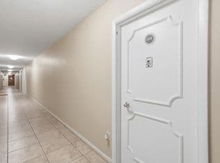 2+1 Condo — 1401 S Ocean Drive #Ph4, Hollywood, 33019