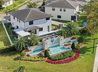 6-bedroom Single-Family Home — 4409 SW 173rd Ave, Hollywood, 33029
