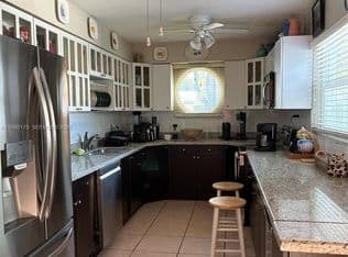 2+1 Müstakil ev — 1758 SW 18th St, Miami, 33145