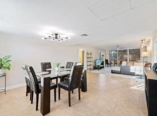 3-bedroom Condo — 3900 Oaks Clubhouse Drive #310, Pompano Beach, 33069
