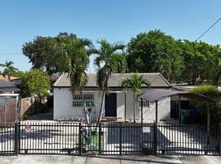 3+1 Müstakil ev — 3311 NW 16th Ter, Miami, 33125