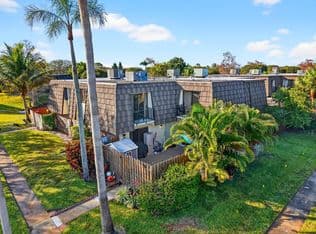 3+1 Townhouse — 1545 W Forest Lakes Circle W #B, West Palm Beach, 33406