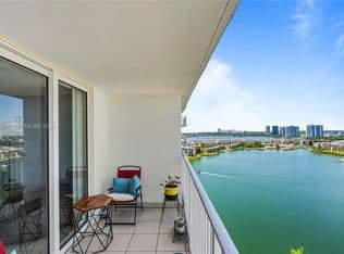 2-bedroom Condo — 2851 NE 183rd St APT 2012E, Aventura, 33160