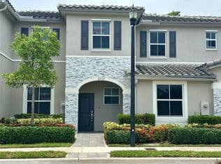3-bedroom Townhouse — 2737 SE 17th St, Homestead, 33035