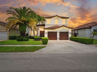 4+1 Müstakil ev — 15541 SW 21st Ter, Miami, 33185