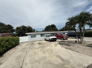 5+1 Müstakil ev — 14321 NW 16th Ct, Miami, 33167