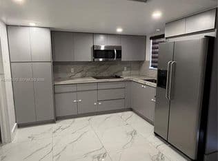 2+1 Condo — 8430 NW 8th St APT B11, Miami, 33126