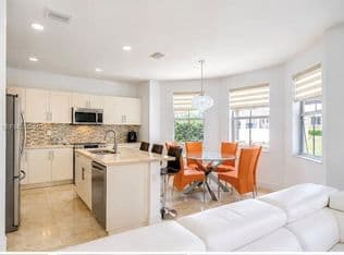 5+1 Müstakil ev — 10555 NW 69th Ter, Doral, 33178