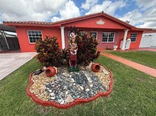 3+1 Müstakil ev — 5223 NW 168th Ter, Miami Gardens, 33055
