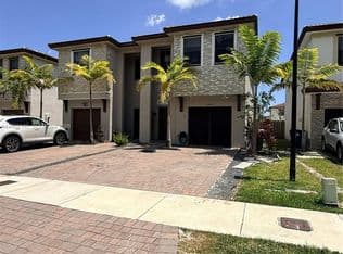 4+1 Townhouse — 25441 SW 109th Ave, Homestead, 33032