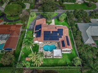 6+1 Müstakil ev — 10126 SW 93rd Pl, Miami, 33176