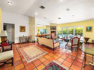 4+1 Müstakil ev — 21141 NE 21st Ct, Miami, 33179