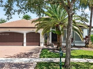5-bedroom Single-Family Home — 18609 SW 50th Ct, Miramar, 33029