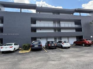 2+1 Condo — 8821 W Flagler St APT 411, Miami, 33174
