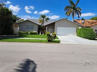 4+1 Müstakil ev — 14527 SW 106th Ter, Miami, 33186