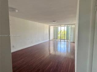 1-bedroom Condo — 1501 NE 191st St APT C412, Miami, 33179