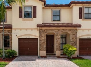 3-bedroom Townhouse — 23487 SW 113th Ave, Homestead, 33032