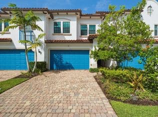 3-bedroom Townhouse — 11562 SW 13th Lane, Pembroke Pines, 33025