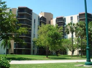 1+1 Condo — 3101 N Country Club Dr APT 306, Aventura, 33180