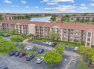 2-bedroom Condo — 13705 SW 12th St APT 409B, Hollywood, 33027