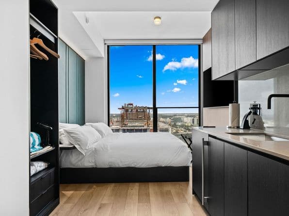 Building — For Rent, Miami 33132