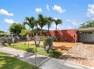 3+1 Müstakil ev — 1211 NW 179th St, Miami Gardens, 33169