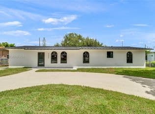 4+1 Müstakil ev — 6235 SW 24th St, Miami, 33155