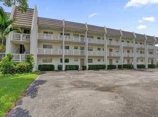 2+1 Condo — 6850 Royal Palm Boulevard #202G, Pompano Beach, 33063
