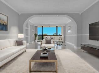 2-bedroom Condo — 2000 Presidential Way #504, West Palm Beach, 33401