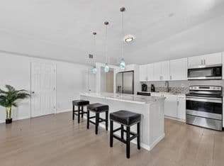 4-bedroom Single-Family Home — 910 NW 17TH Avenue, Fort Lauderdale, 33311