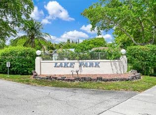1+1 Condo — 942 NE 199th St #4E, Miami, 33179
