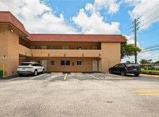 1+1 Condo — 9950 SW 88th St #414-4, Miami, 33176
