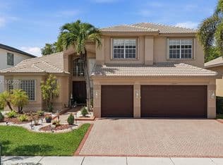 5-bedroom Single-Family Home — 18543 SW 49th St, Miramar, 33029
