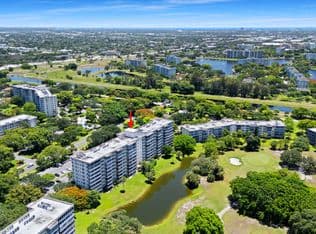 2-bedroom Condo — 3510 Oaks Way #406, Pompano Beach, 33069