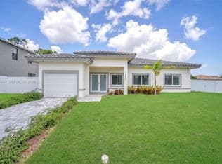 4-bedroom Single-Family Home — 12901 SW 265th Ter, Homestead, 33032