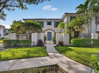 2-bedroom Townhouse — 350 Prestwick Circle #2, Palm Beach Gardens, 33418
