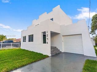 5+1 Müstakil ev — 1274 NW 55th Ter, Miami, 33142