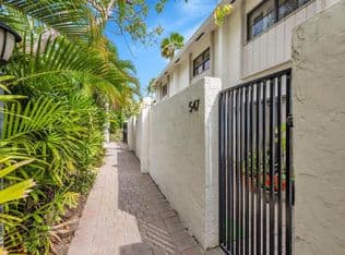 2-bedroom Townhouse — 547 NE 7th Avenue #3a, Fort Lauderdale, 33301