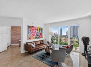 3+1 Condo — 19900 E Country Club Dr APT 805, Aventura, 33180