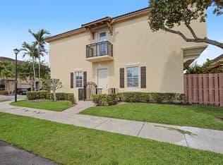 4+1 Townhouse — 12853 SW 135th St, Miami, 33186