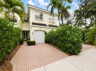 3-bedroom Townhouse — 1226 NE 14th Avenue, Fort Lauderdale, 33304
