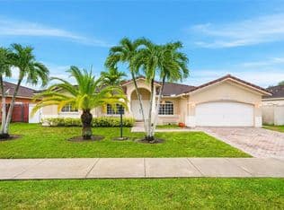 4+1 Müstakil ev — 15059 SW 33rd Ter, Miami, 33185