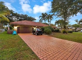 4+1 Müstakil ev — 8622 NW 49th Dr, Coral Springs, 33067