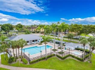 3-bedroom Townhouse — 6641 NW 174th Ter, Hialeah, 33015