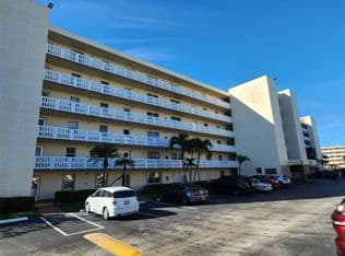 2+1 Condo — 321 SE 3rd Street #302, Dania Beach, 33004