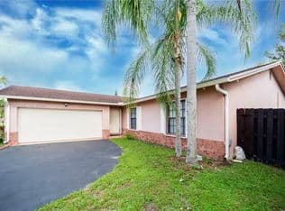 3+1 Müstakil ev — 10815 NW 26th St, Sunrise, 33322