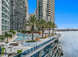 2-bedroom Condo — 200 Biscayne Boulevard Way APT 4202, Miami, 33131