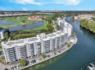 1-bedroom Condo — 200 Diplomat Pkwy APT 729, Hallandale, 33009