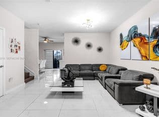 3-bedroom Townhouse — 23082 SW 127th Pl, Miami, 33170