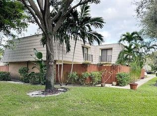 2+1 Condo — 1700 Embassy Drive #504, West Palm Beach, 33401